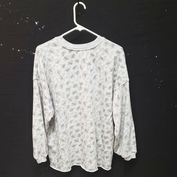 Crewneck - Picture 3 of 4